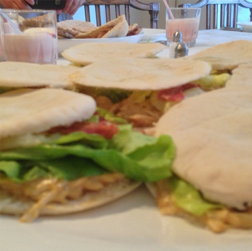 89 Sándwiche de Pollo Al Curry (Hora del Té)