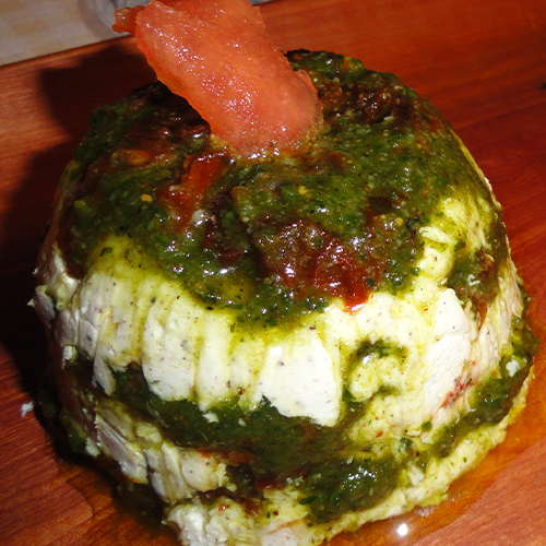 molde de queso crema y pesto (entrada)