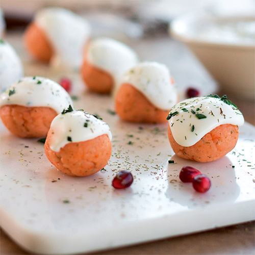 Bolitas de salmon ahumado con crema acida