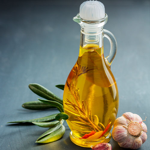 Aceite-de-oliva-infusionado-con-ajo-romero-y-tomillo-Página