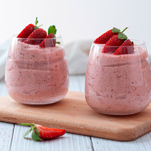 MOUSSE-DE-CHOCOLATE-BLANCO-Y-FRUTILLAS