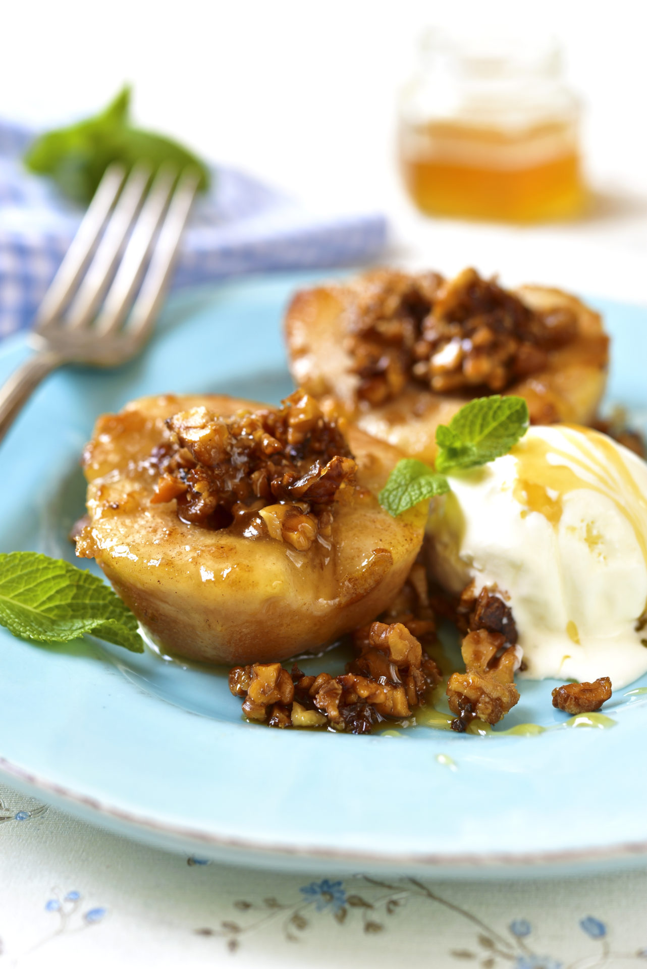 Grilled,Pear,With,Caramelized,Walnuts,And,Honey,On,A,Blue