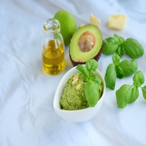 PESTO DE PALTA Y NUEZ